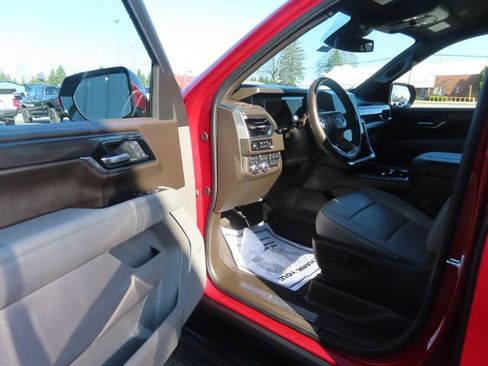 Used 2025 GMC Yukon Elevation AWD/4WD image 16