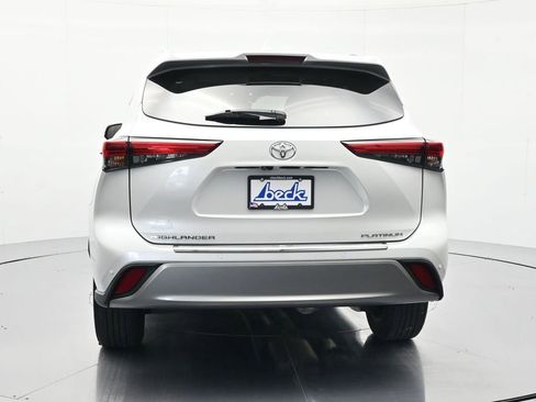 Used 2022 Toyota Highlander Platinum FWD image 6