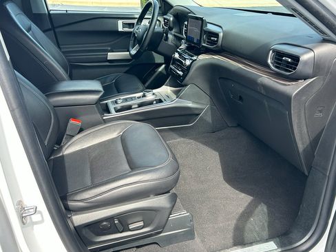 Used 2023 Ford Explorer Limited image 21
