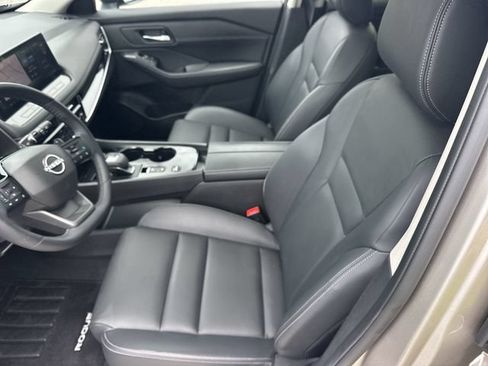 Used 2025 Nissan Rogue SL w/ SL Premium Package FWD image 18