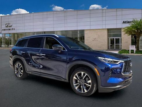 Used 2025 INFINITI QX60 Luxe w/ Vision Package FWD image 2
