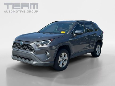 Used 2020 Toyota RAV4 XLE AWD/4WD image 3