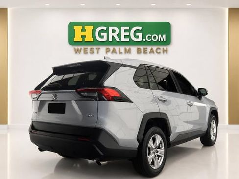 Used 2021 Toyota RAV4 XLE w/ Convenience Package FWD image 6
