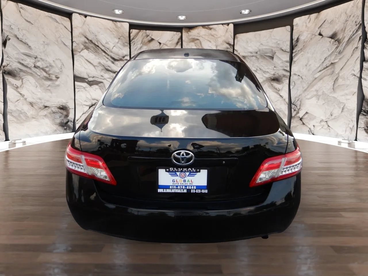 Used 2010 Toyota Camry LE FWD image 8