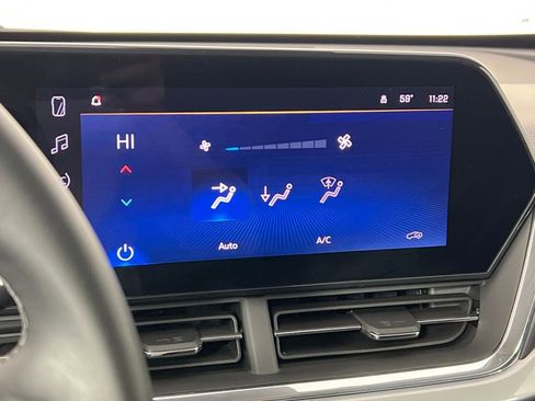 Used 2025 Chevrolet Trax LT w/ LT Convenience Package image 33