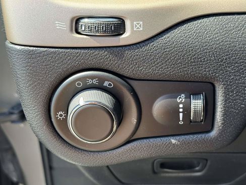 Used 2016 Jeep Cherokee Sport w/ Cold Weather Group AWD/4WD image 9