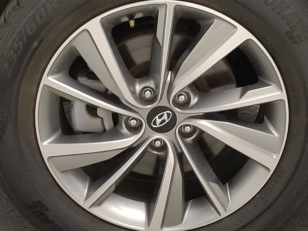 Used 2019 Hyundai Santa Fe SEL FWD image 31