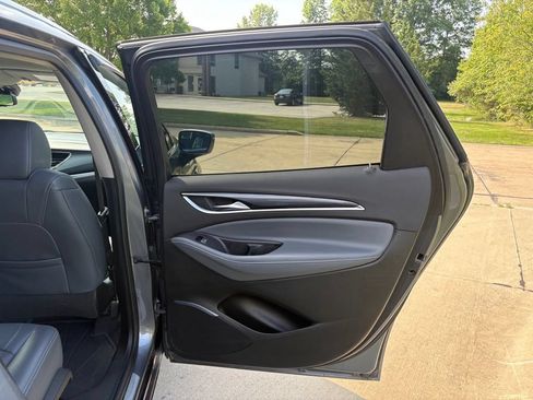 Used 2019 Buick Enclave Essence AWD/4WD image 33