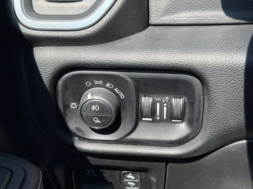 Used 2026 RAM 1500 Laramie AWD/4WD image 19