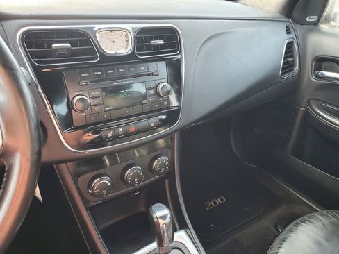 Used 2013 Chrysler 200 Limited FWD image 15
