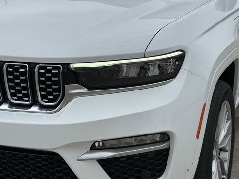 Used 2022 Jeep Grand Cherokee Summit w/ Luxury Tech Group V image 11