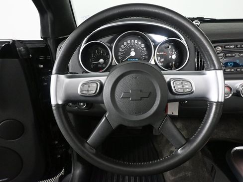 Used 2005 Chevrolet SSR w/ Preferred Equipment Group image 2