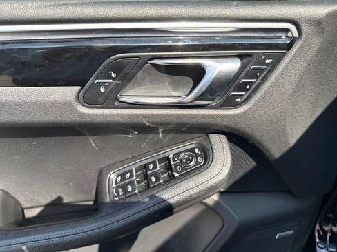 Used 2017 Porsche Macan S AWD/4WD image 10