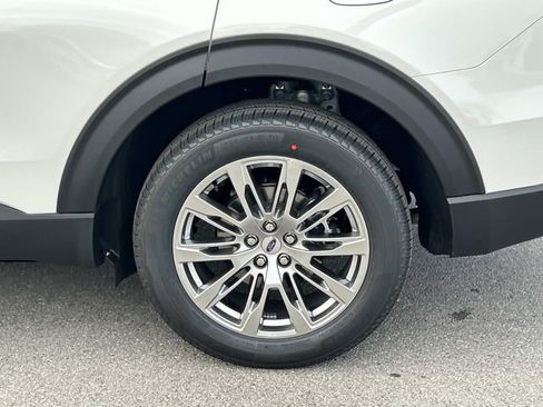 New 2026 Ford Explorer Platinum image 11