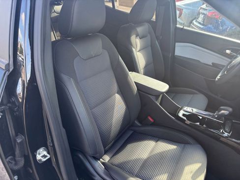 Used 2025 Chevrolet Trax LT image 35