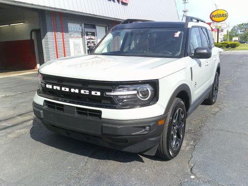 Used 2023 Ford Bronco Sport Outer Banks w/ Tech Package AWD/4WD image 2
