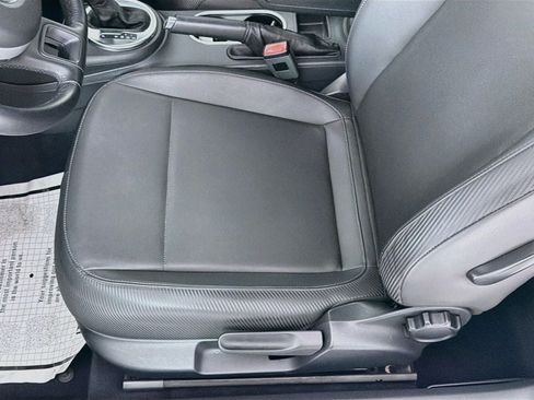 Used 2014 Volkswagen Beetle TDI FWD image 17
