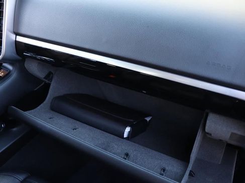 Used 2018 Porsche Cayenne Platinum Edition w/ Premium Package image 53