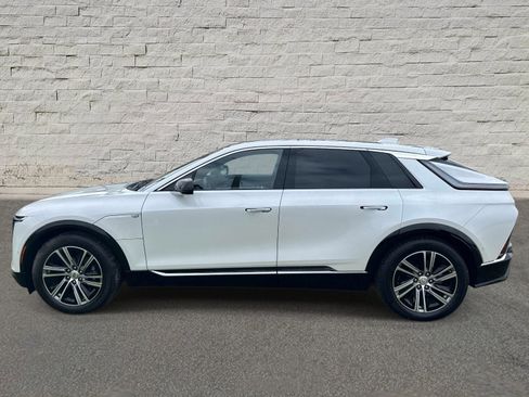Used 2024 Cadillac Lyriq Luxury RWD image 2