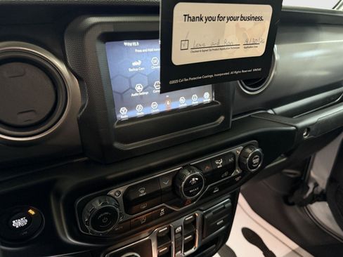 Used 2023 Jeep Gladiator Sport AWD/4WD image 15