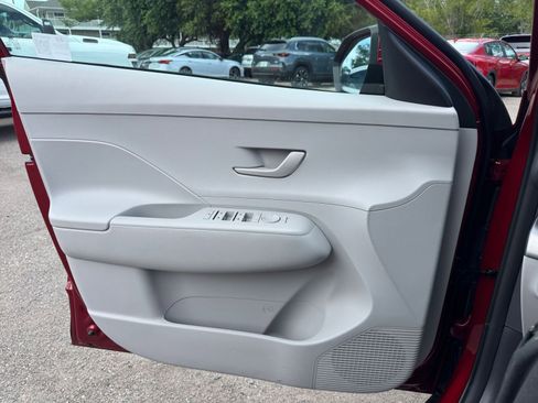 Used 2025 Hyundai Kona SEL FWD image 18