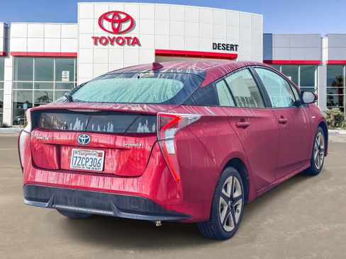 Used 2016 Toyota Prius Four Touring image 7