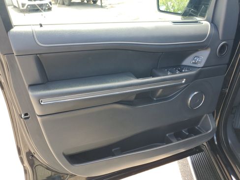 Used 2023 Ford Expedition XLT AWD/4WD image 10