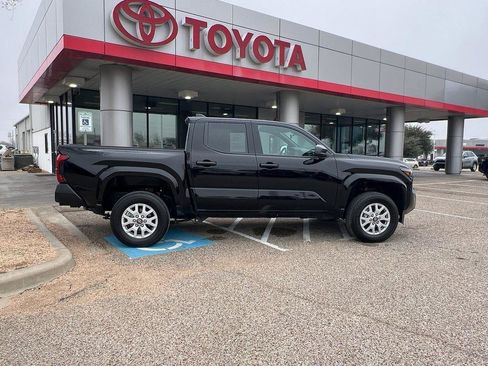 Used 2025 Toyota Tacoma SR image 6