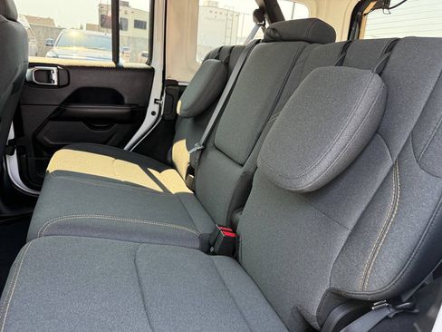 Used 2025 Jeep Wrangler Unlimited Sahara AWD/4WD image 20