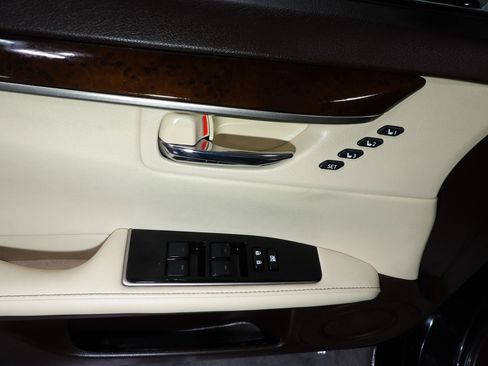 Used 2018 Lexus ES 350 w/ Navigation System Package image 9