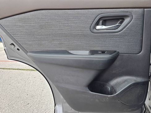Used 2023 Nissan Rogue SV AWD/4WD image 11