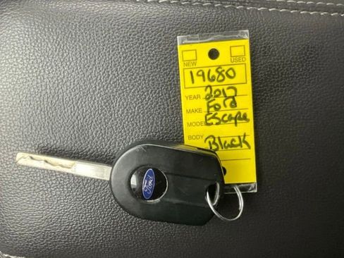 Used 2017 Ford Escape SE w/ SE Cold Weather Package AWD/4WD image 26