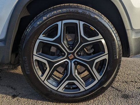 Used 2025 Rivian R1S Adventure image 44