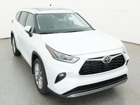 New 2026 Toyota Highlander Platinum AWD/4WD image 14