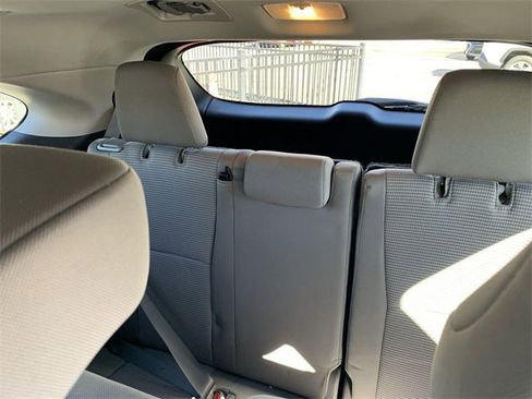 Certified 2023 Toyota Highlander L image 32