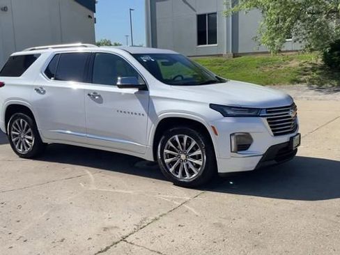 Used 2023 Chevrolet Traverse Premier AWD/4WD image 2