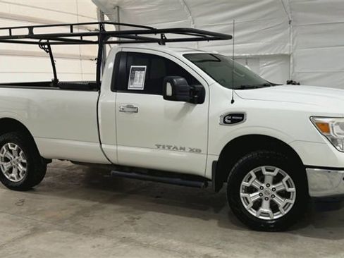 Used 2017 Nissan Titan SV image 2