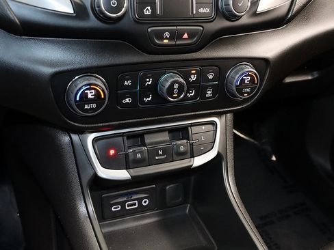 Certified 2024 GMC Terrain SLT w/ Tech Package image 21