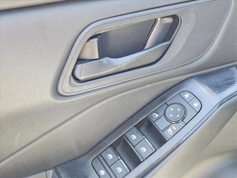 Used 2024 Nissan Rogue S FWD image 11