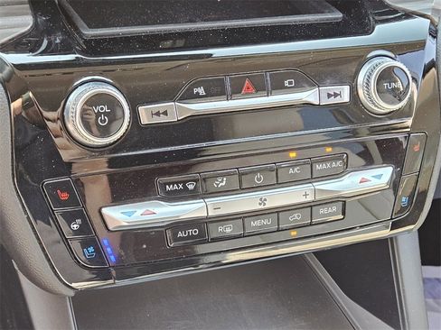 Used 2022 Ford Explorer Limited image 21