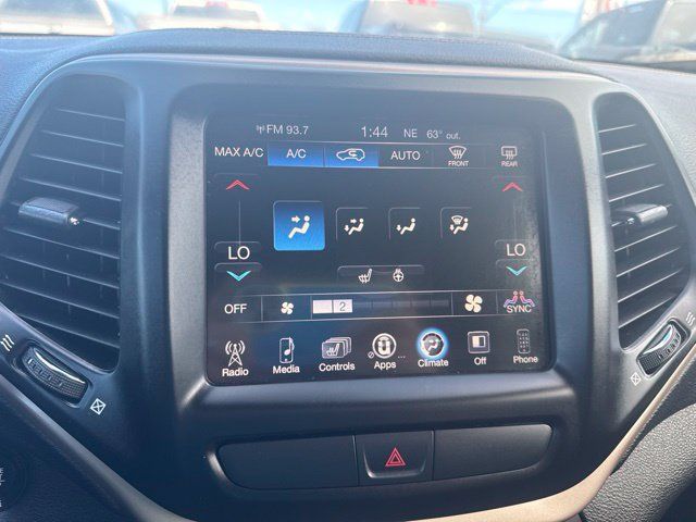 Used 2017 Jeep Cherokee Limited FWD image 26
