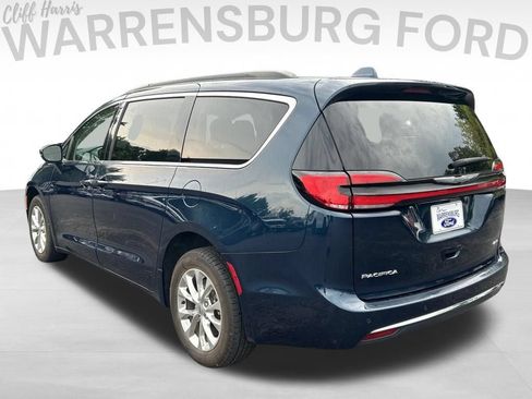 Used 2022 Chrysler Pacifica Touring-L AWD/4WD image 5