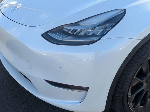 Used 2021 Tesla Model Y Long Range image 12