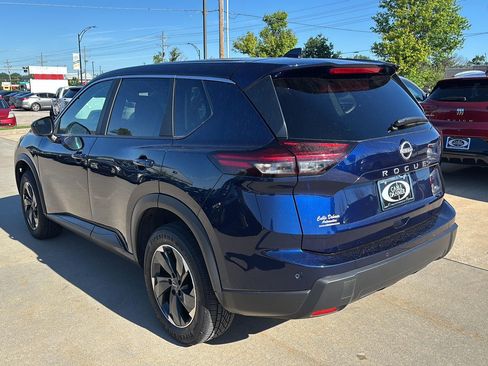 Used 2025 Nissan Rogue SV AWD/4WD image 4