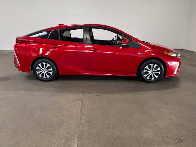 Used 2021 Toyota Prius Prime XLE FWD image 2