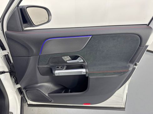 Used 2022 Mercedes-Benz EQB 350 4MATIC image 44