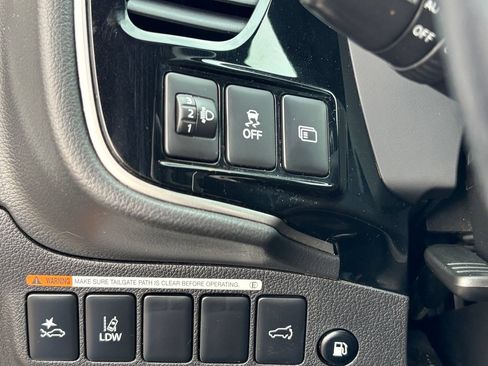 Used 2019 Mitsubishi Outlander 4WD Plug-In Hybrid image 29