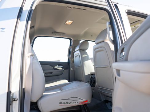 Used 2011 Chevrolet Avalanche LTZ image 18