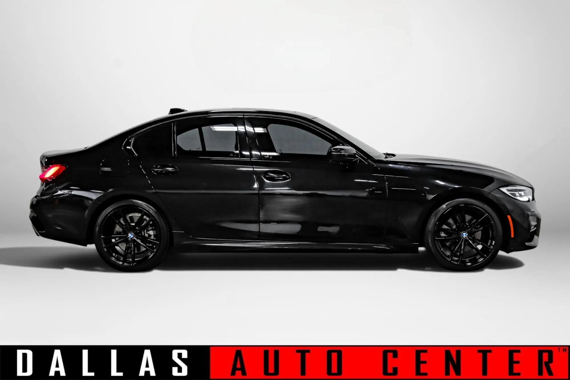 Used 2020 BMW 330i Sedan w/ M Sport Package RWD image 4
