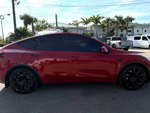 Used 2021 Tesla Model Y Long Range image 7